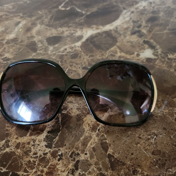 GUC Marc Jacob's Sunglasses Has a Glare on Lens - Picture 4 of 10